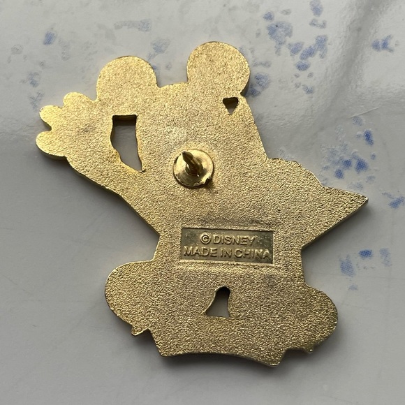 Disney Mickey Mouse Patriotic Star ⭐️ Pin - US American 🇺🇸 Flag Star 🌟 Pin - Picture 2 of 2
